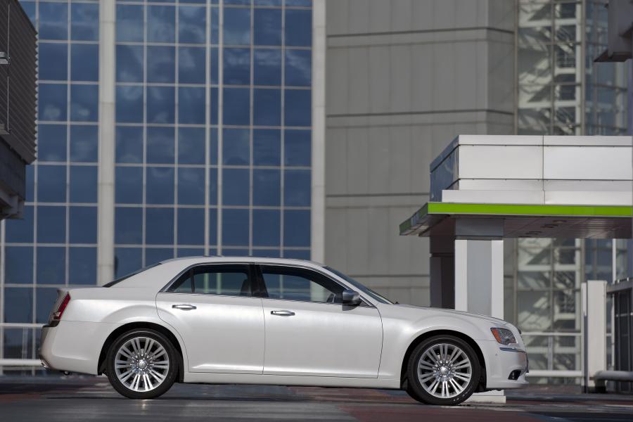  Chrysler 300C 2012 года  (UK) (фото 48 из 91)